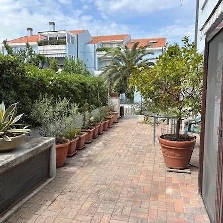 Casa Con Guardino A 100 Mt Dal Mare 公寓 法诺