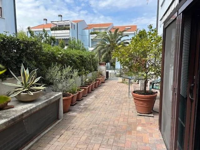 Casa Con Guardino A 100 Mt Dal Mare 公寓 法诺