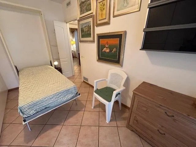 Casa Con Guardino A 100 Mt Dal Mare 公寓 *